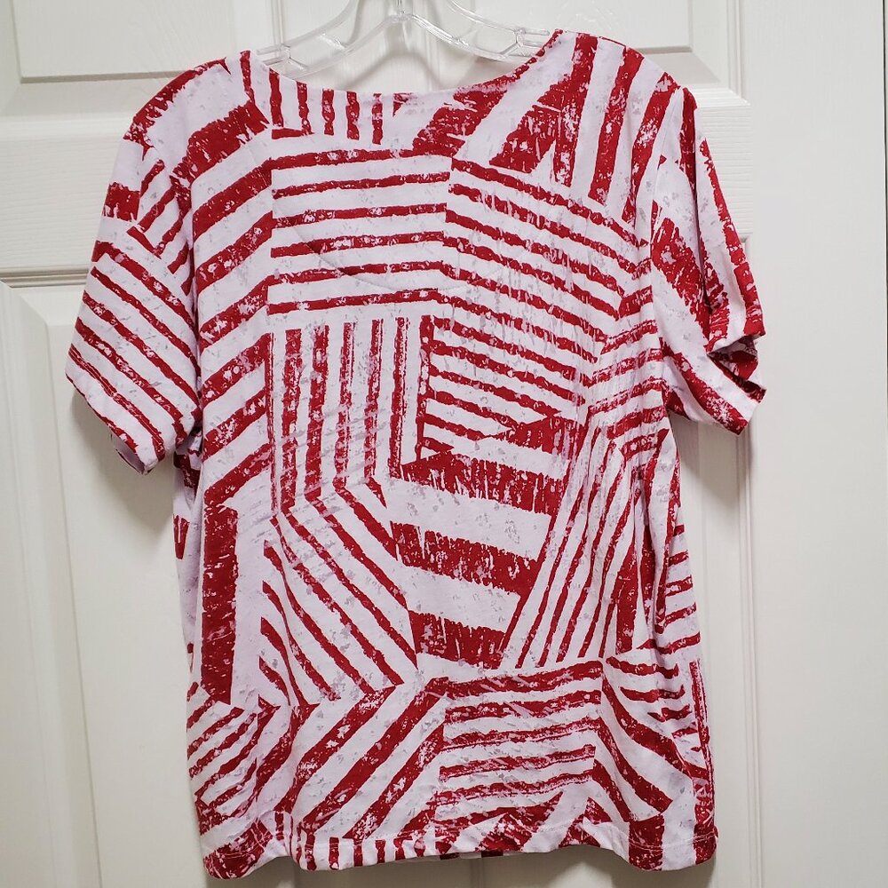 Geometric Designed Summer Tee w/V Neck and Embellishments - Picture 2 of 3